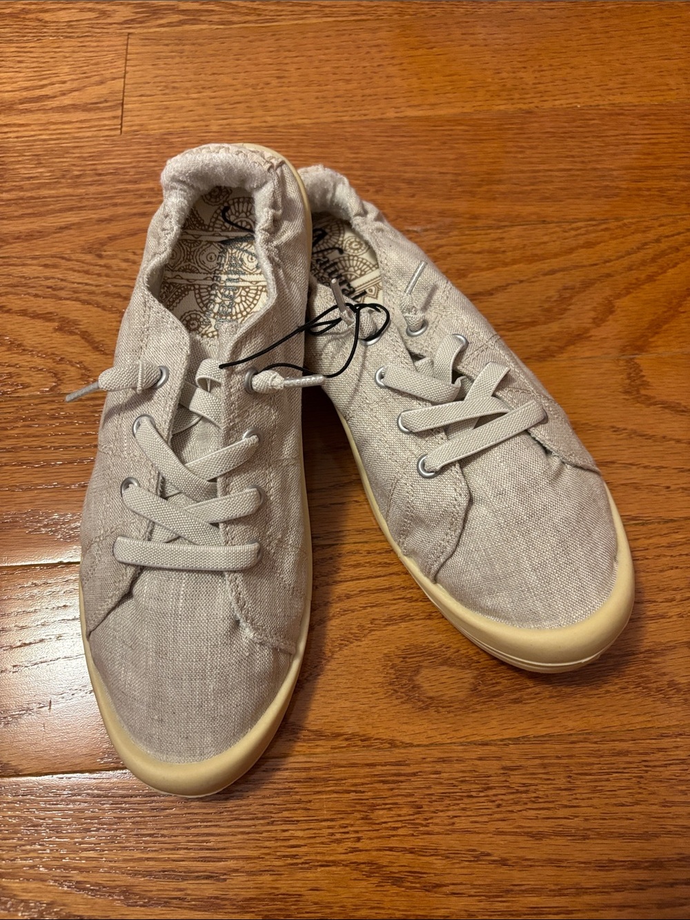 NEW Natural Reflections Lindsey Slip On Sneakers Canvas Shoe 8 Linen Memory Foam
